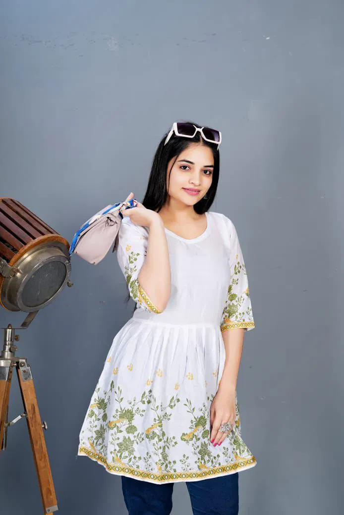 Maanvii By Rasili Nx Heavy Cotton With Digital Print Top Wholesalers In India